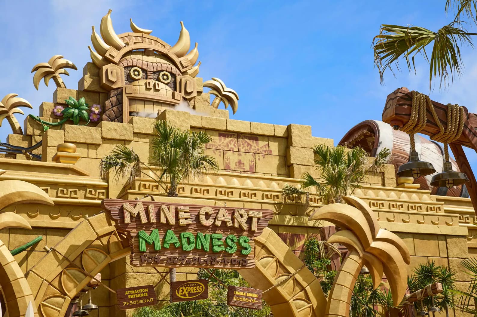 Entry + Express 4 Universal Studios Japan hero image with park guests