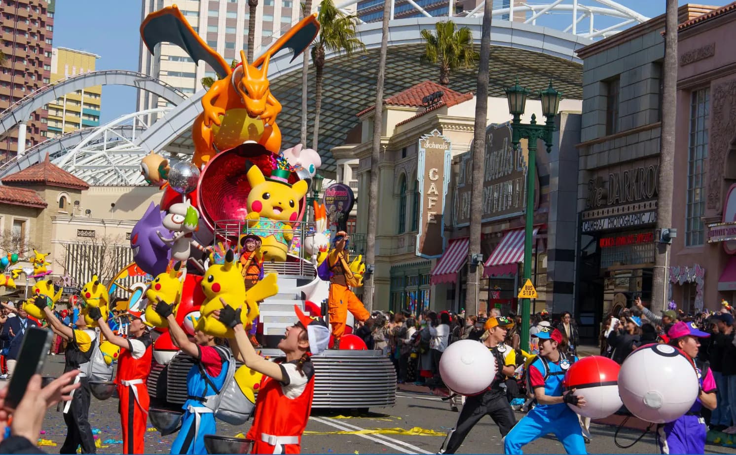 Universal Studios Japan globe entrance photo for Osaka theme park visitors